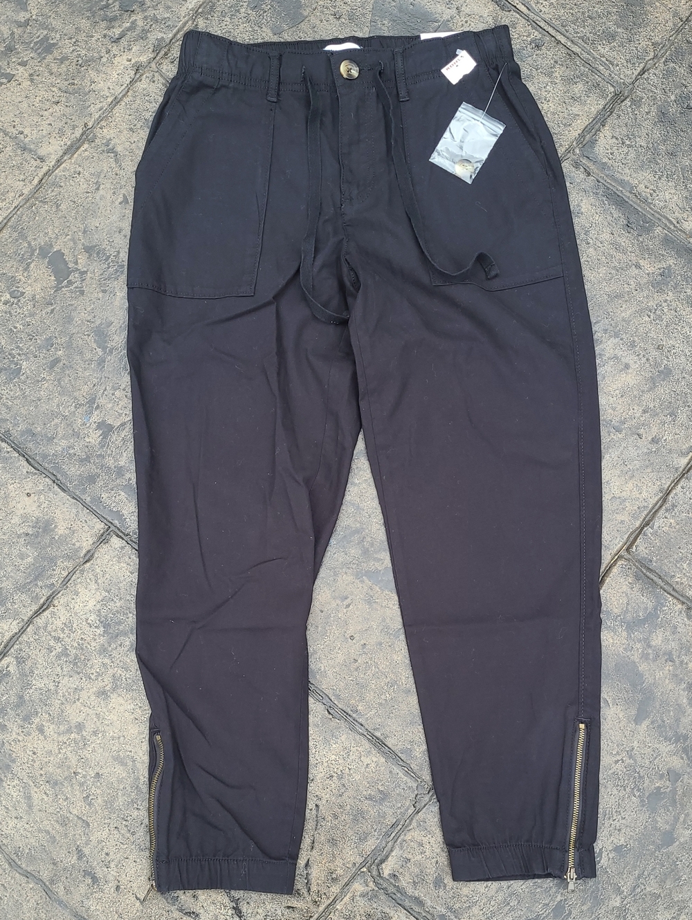NWT! Sonoma Womens Small Petite Black Utility Sporty Joggers with Ankle Zippers